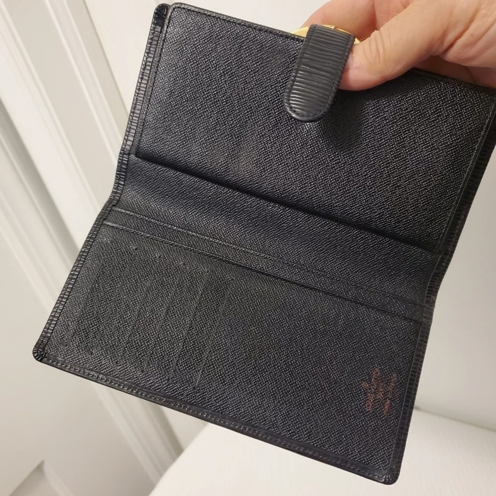 Louis Vuitton Epi Black Leather Kisslock Close Wallet, 2007